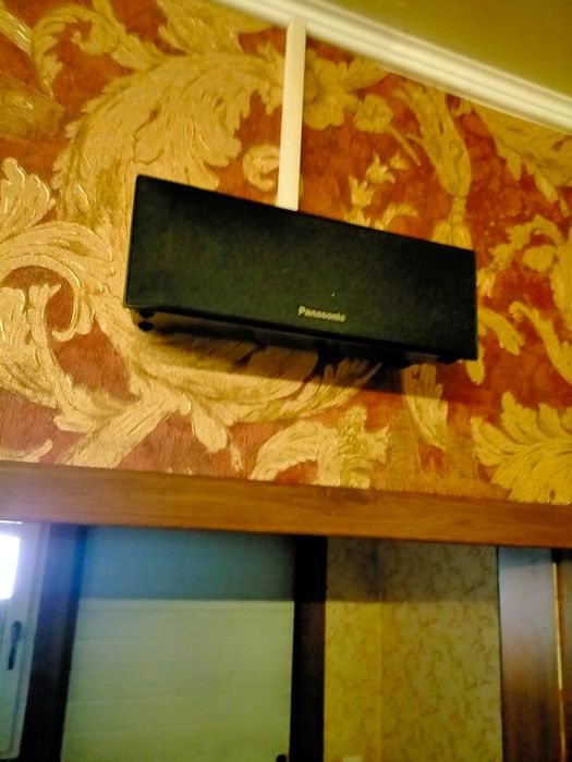 Музыкальный центр и телевизор