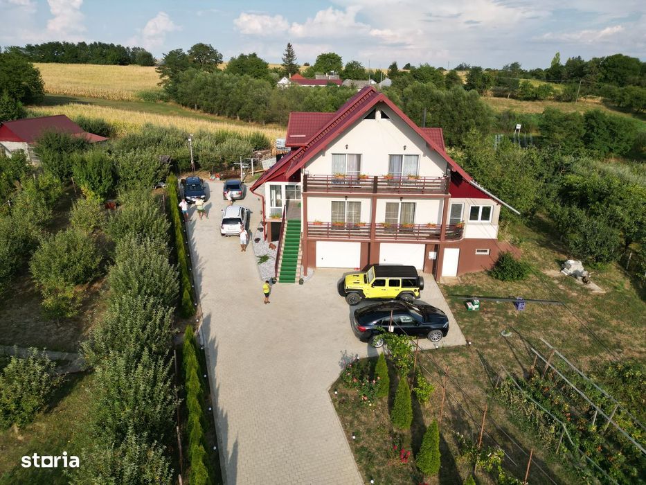 Se vinde proprietate superba intr-un loc  unde liniștea e primordiala