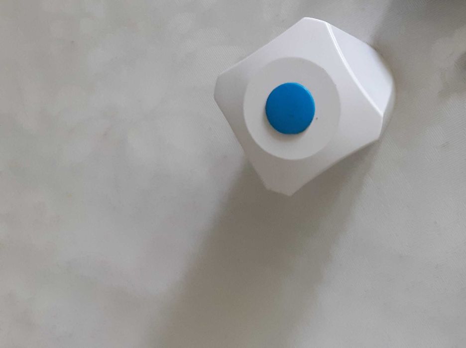 Продавам стенен смесител за мивка