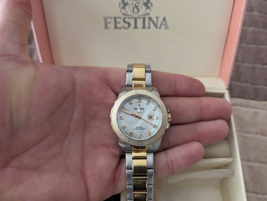 Продавам часовник Festina