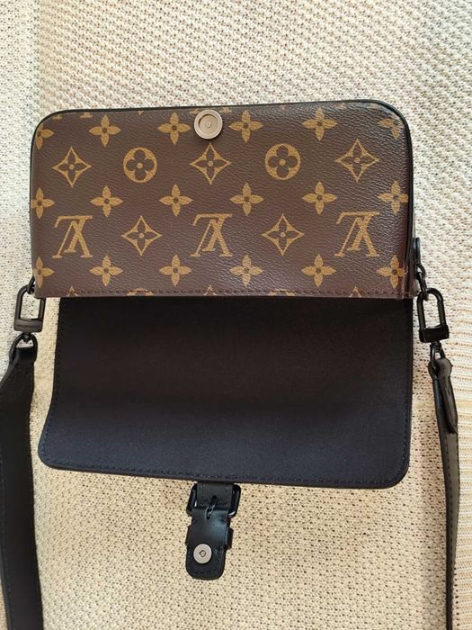 Louis Vuitton Чанта Монограм с модерен удължен дизайн