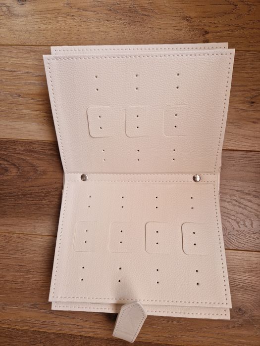 Албум за съхранение на бижута