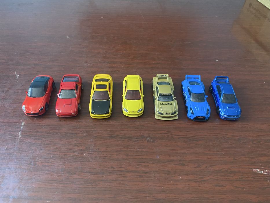 Продам модельки японских машин Hot wheels.