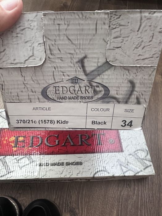 Новые кожаные туфли для мальчика