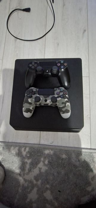 Vand ps4 slim in stare excelenta