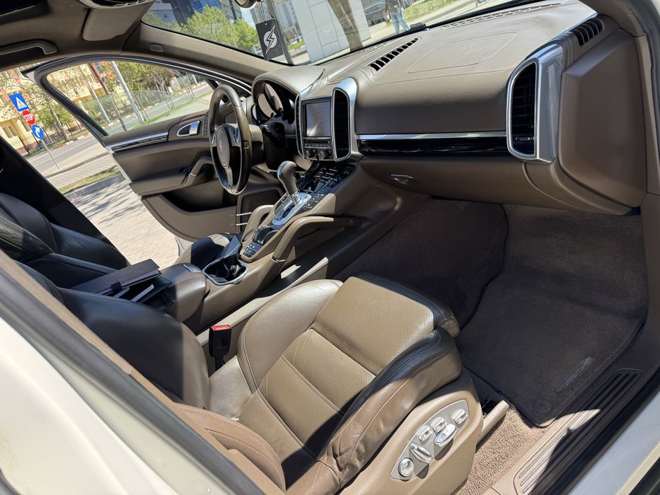 Porsche Cayenne 3.0d - Interior Turbo - Jante 21 - Garantie 12 LUNI ! RAR Efectuat