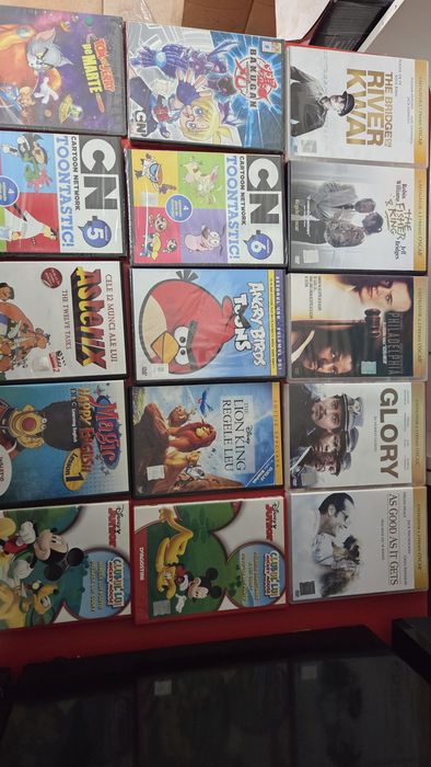 Vand colectie 60 DVD uri filme (35) si desene animate (25) originale