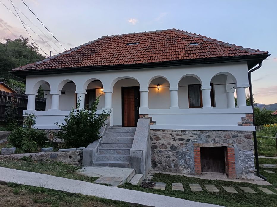 Casa si teren de vanzare