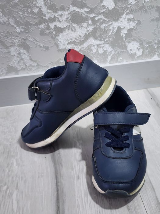 Кроссовки детские 29 размер