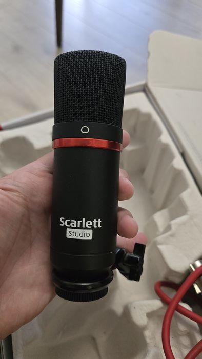 Scarlett studio микрофон и слушаки CM25 MkII