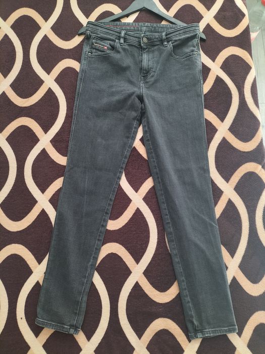 Blugi Diesel negrii pentru bărbați