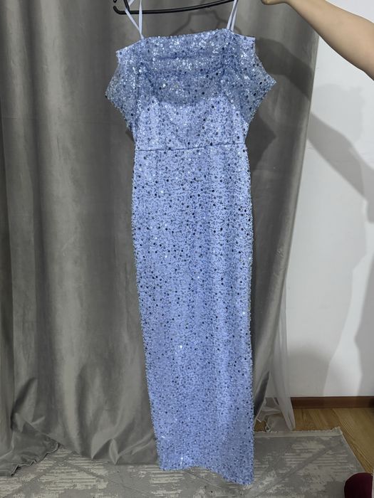 платье голубого цвета