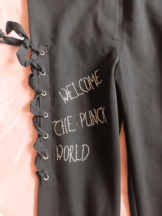 Продам брюки на девушку джинсы и джинсовые шерты