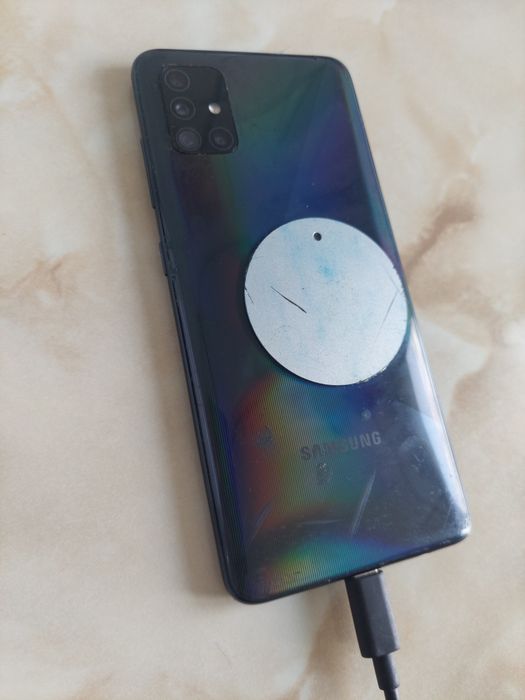 Vând Samsung Galaxy A51 + husă [necesită baterie nouă] //poze reale