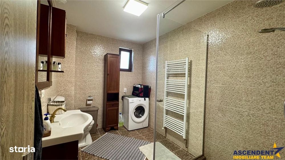Refugiu pretios:jacuzzi, lemn masiv,2.000 mp teren,4 dormitoare, cupto