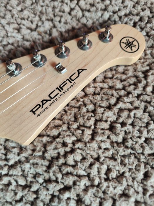 Yamaha 112J Electric Guitar