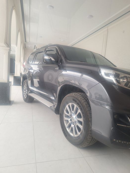 Tayota land cruiser prado