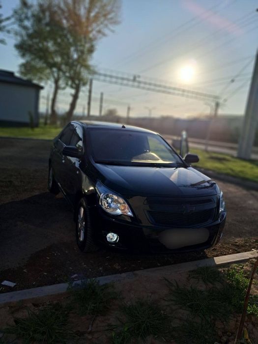 Продам машину кобальт