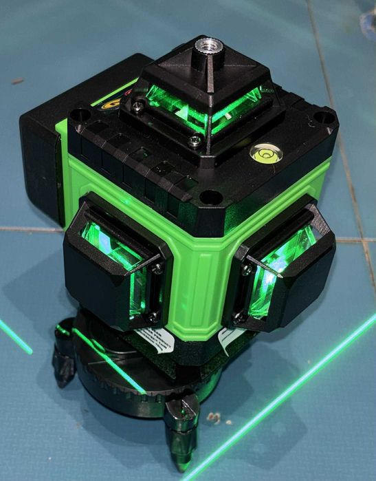 Професионален 4D лазерен нивелир 16 линии, самонивелиращ, дистанционно