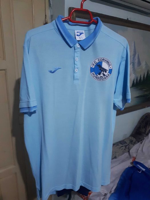 Tricou  Corvinul Hunedoara -- Banii merg la un baiat bolnav .