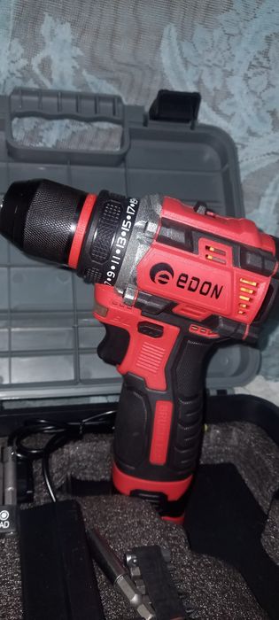 Продаётся шуруповёрт.