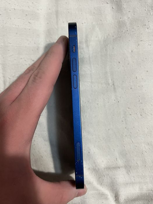 IPhone 12  64gb + кейс и зарядно