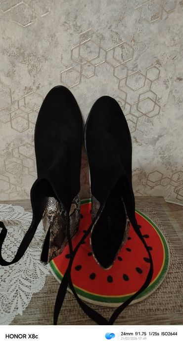 Продаю женские поло сапожки