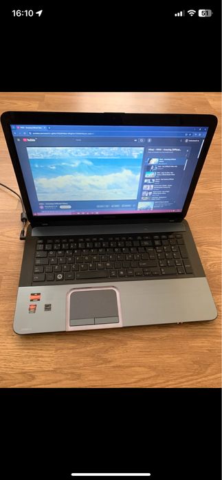 Laptop Toshiba display 17,3 inch,Windows,4gb ram functional cu incarca