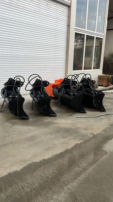 Cupa taluz buldoexcavator cu înclinatie hidraulica