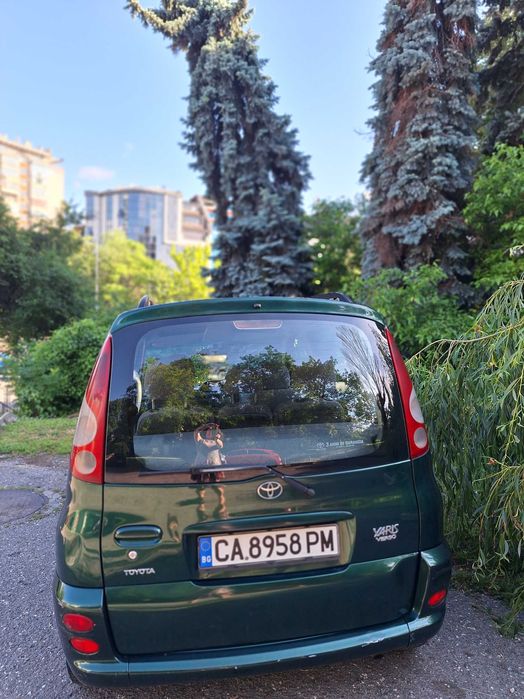 Toyota Yaris Verso 1.3, в движение, 2 комплекта гуми, климатик