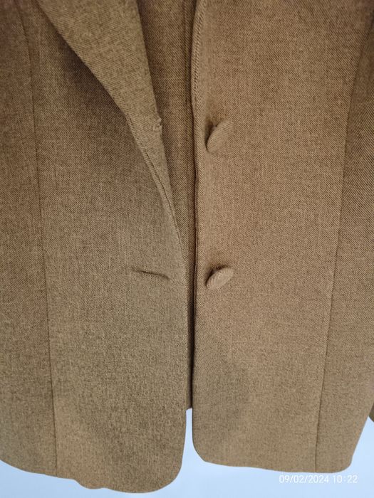 Vând costum damă deux-pieces maro/muștar