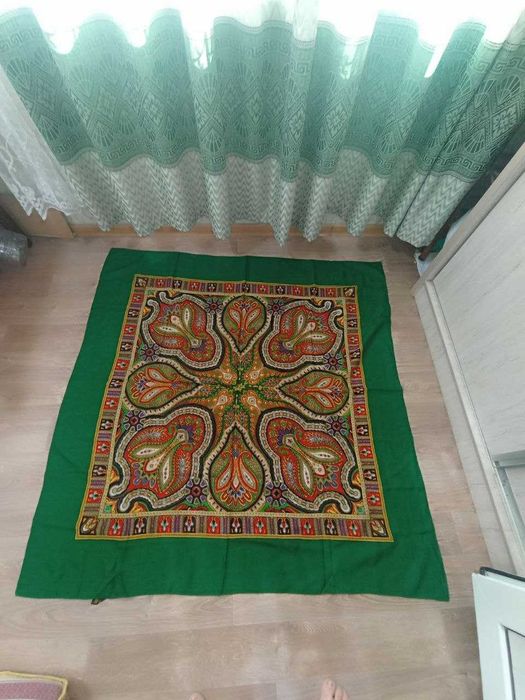 Продаются красивые  японские и российские  шерстяные платки