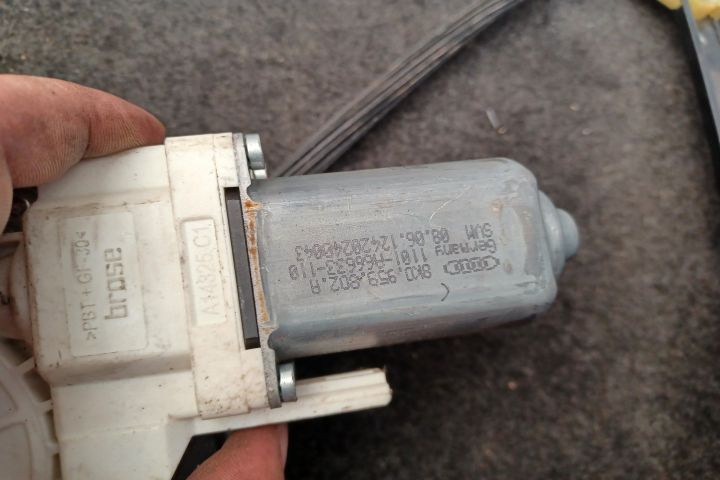 Macara geam fata dreapta electrica 8K0959802 8K0959802 Audi A4 B8/8K