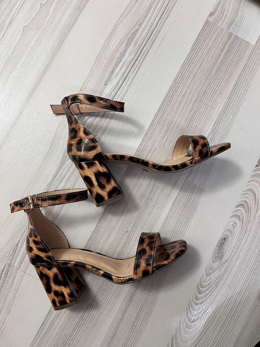 Дамски леопардови обувки на ток