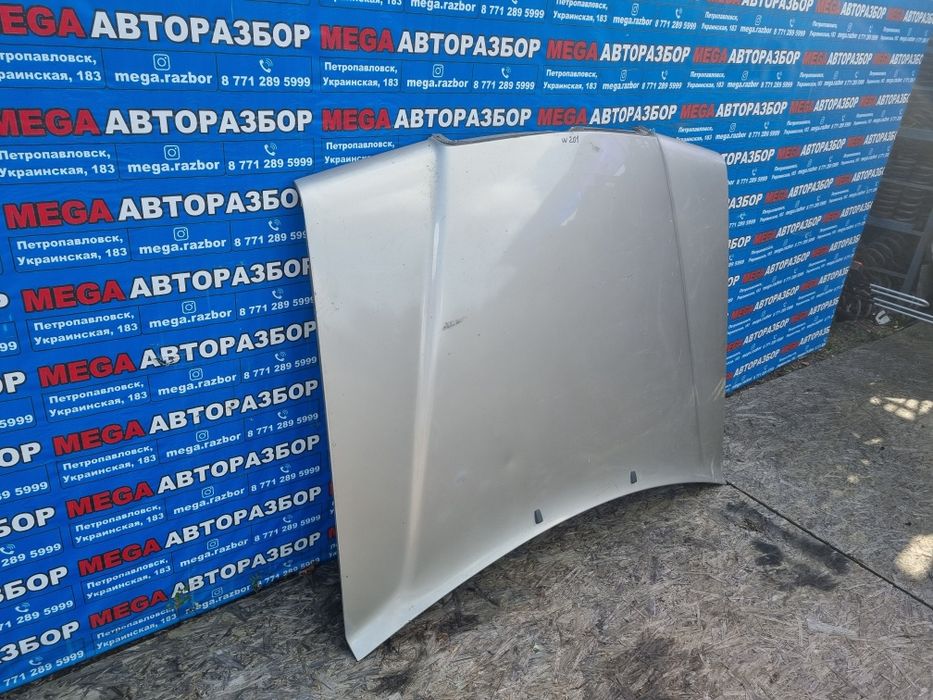 Капот на w201 Mercedes.