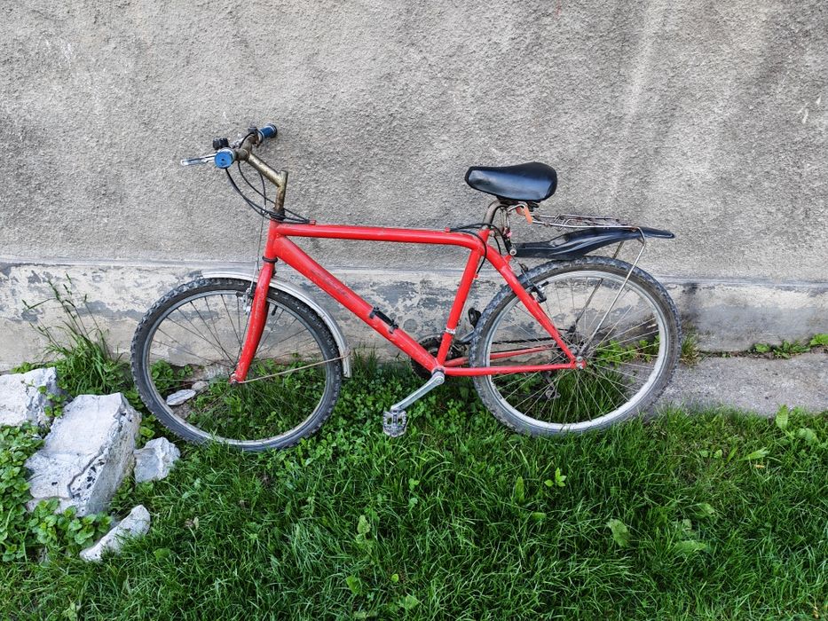 Biciclete vânzare bicicleta verde preț: 600 negociabil bicicleta roșie preț 600 negociabil