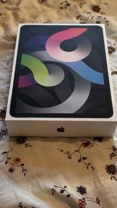 Apple iPad Air 4. Gen 64GB, Wi-Fi, 10.9” Бартер за Macbook