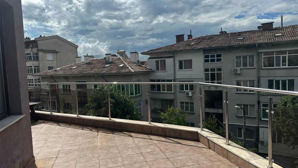Продава се: Тристаен, напълно обзаведен апартамент с площ 113.89 кв.м. в град Карлово