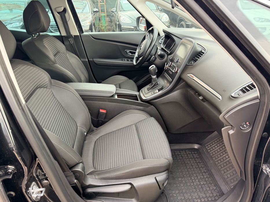 Renault Scenic 6000e avans 5000e în rate 3 luni
