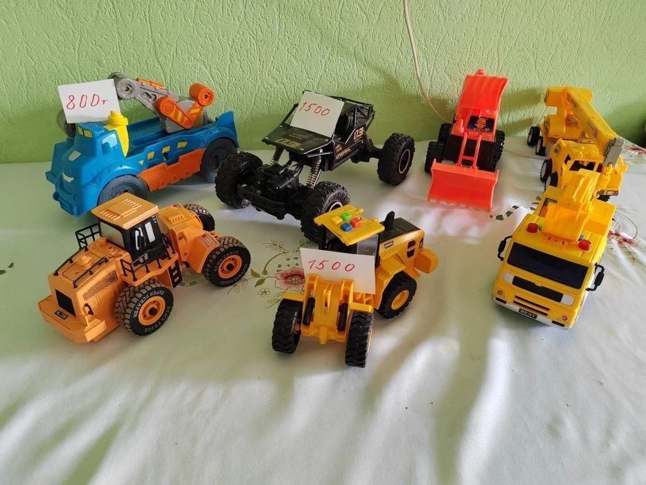 Продам разные машинки