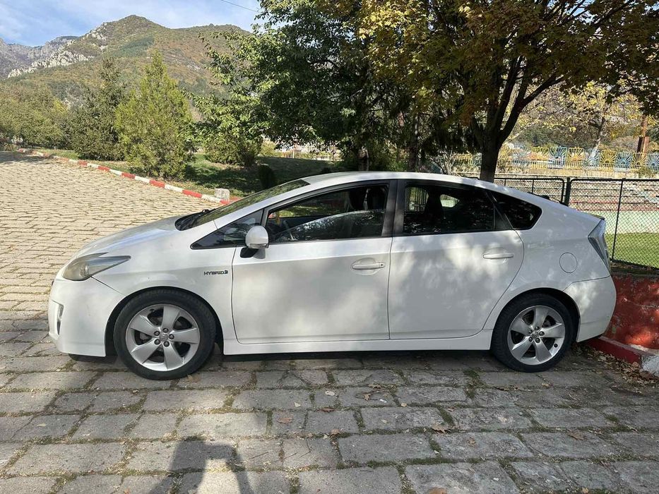 Toyota prius хибрид