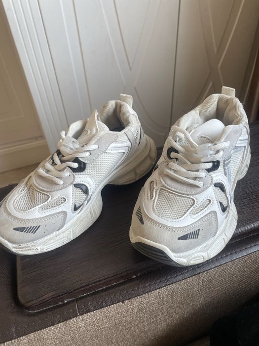 Кроссовки для девочки