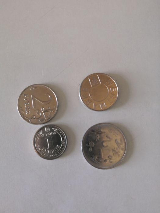 Продам срочно монеты.