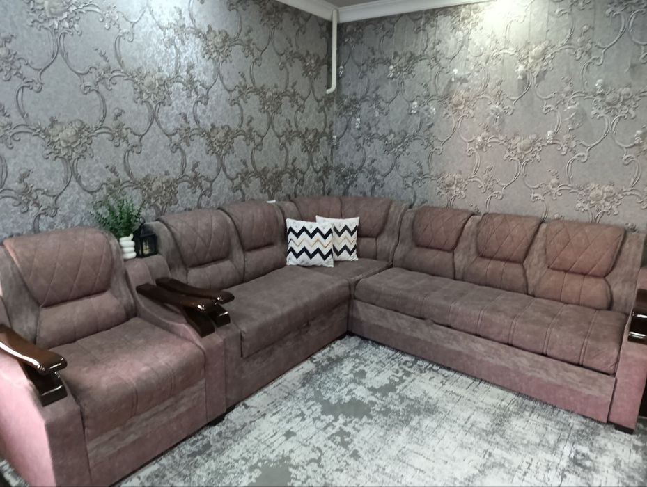 Темно серый диван от фирмы' Pantera'..