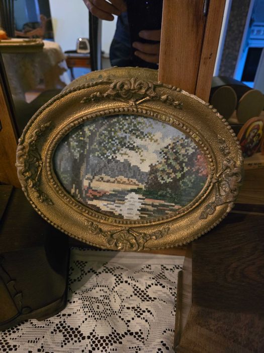 Стари рамки със различни мотиви.