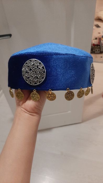 На прокат платье с жилеткой и тюбитейкой