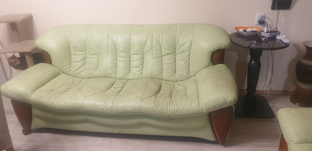 Коженные Диваны плюс кресла