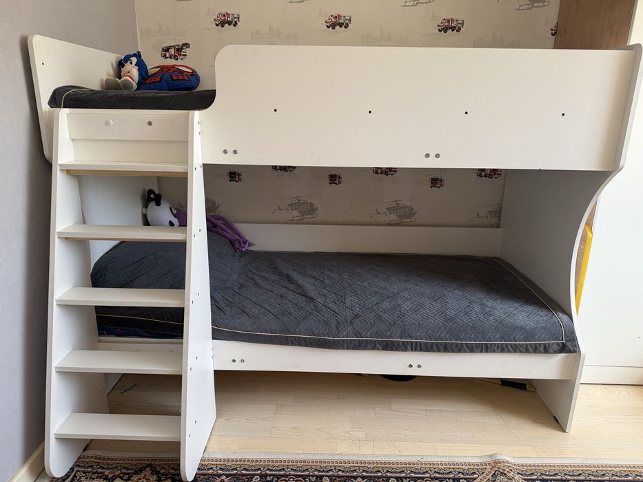 Продам двухъярусную кровать