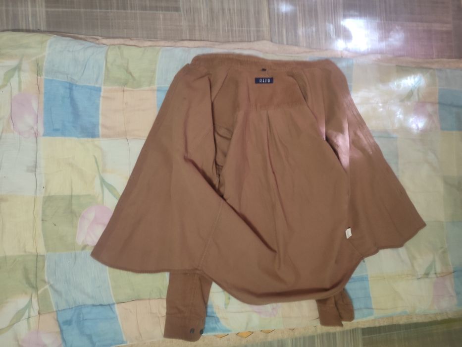 коричневая рубашка