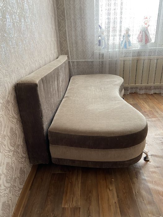 Срочно продам диван ( раскладной )